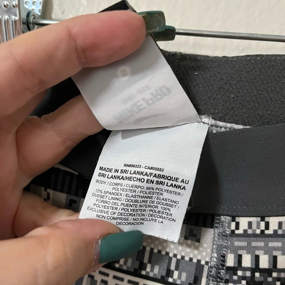 Nike Pro Dri-Fit ultra Warm training Gray White 8-Bit Leggings Women size Small - Picture 7 of 8